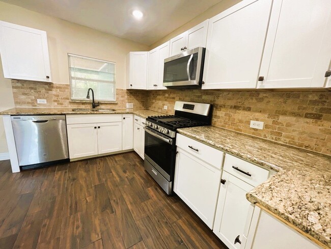 Building Photo - 24514 Sunny Glen Dr