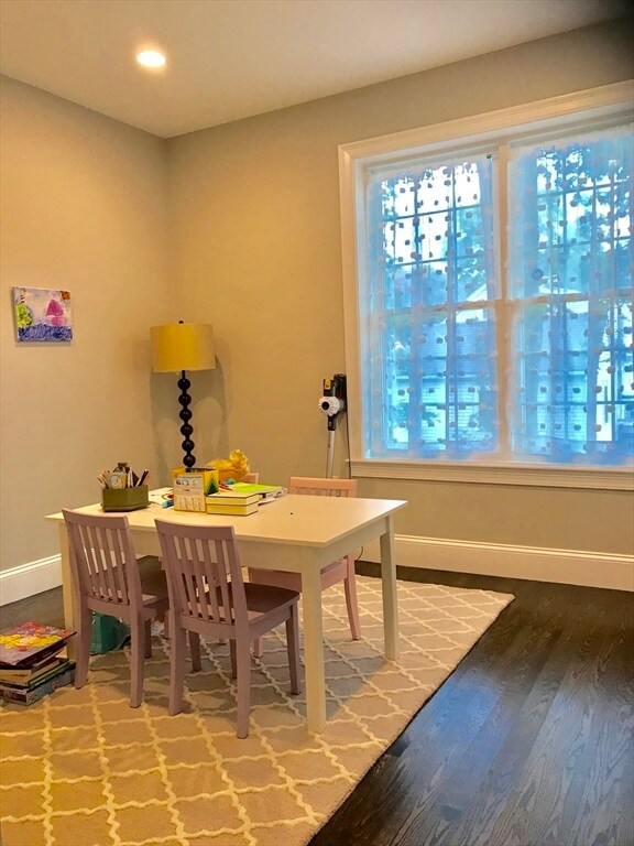 Building Photo - 301 Linden St