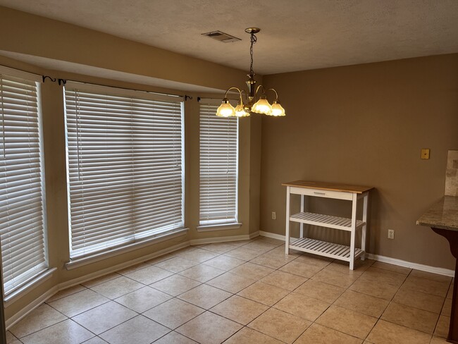 Building Photo - 4009 Hunter Creek Dr
