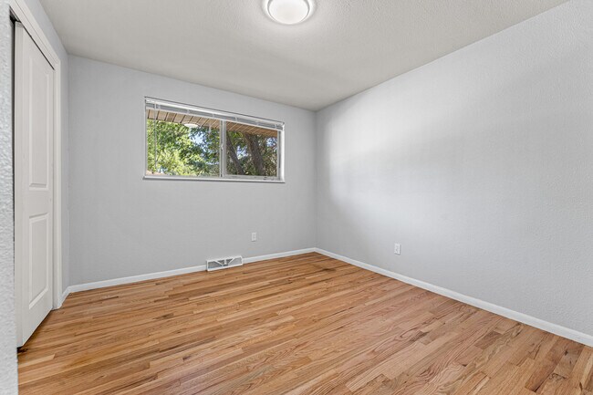 Building Photo - 3512 W Berry Dr