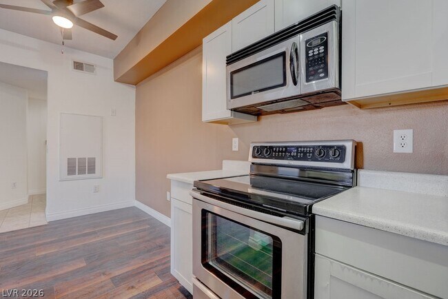 Building Photo - 231 W Horizon Ridge Pkwy