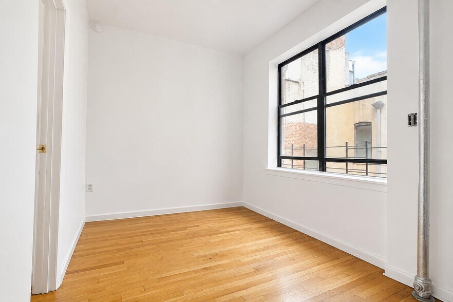 Building Photo - 201 W 105th St