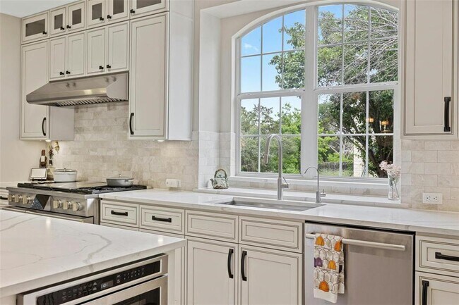 Building Photo - 10700 Hastings Ln