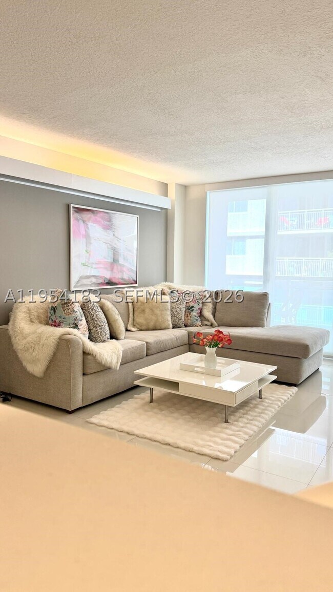 Building Photo - 6917 Collins Ave