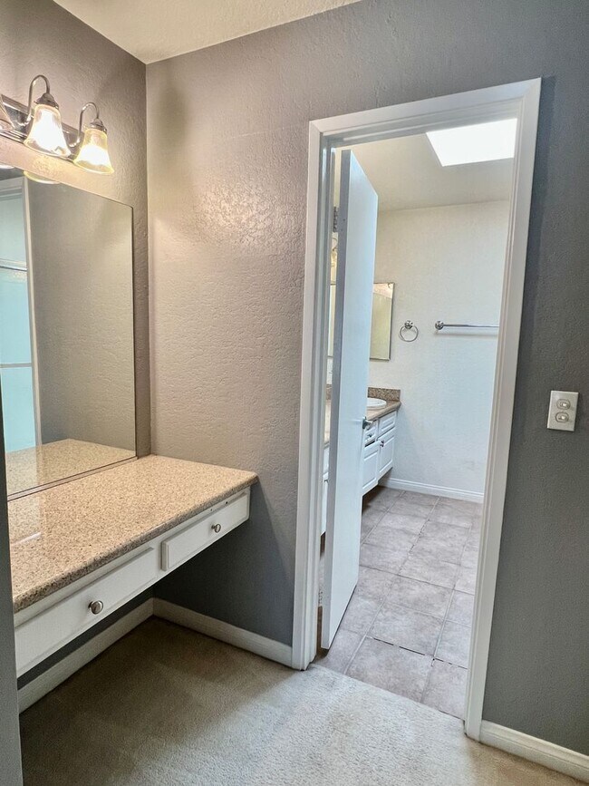 Building Photo - Lovely 2bd. condo in Claremont w/2 car garage