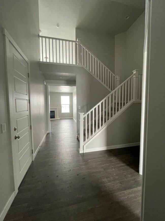 Building Photo - Beautiful house waiting JUST FOR YOU!!!!