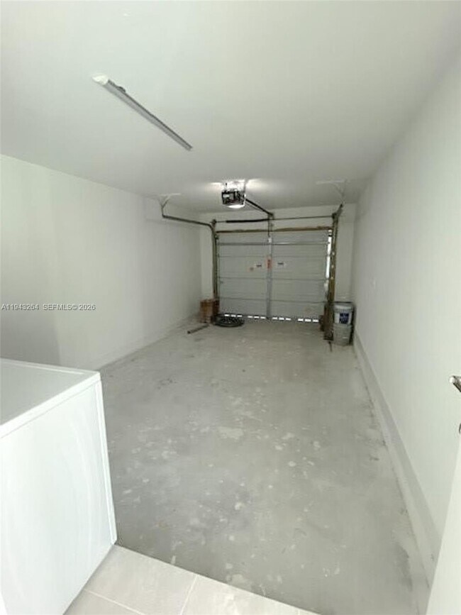 Building Photo - 715 N 59th Ave