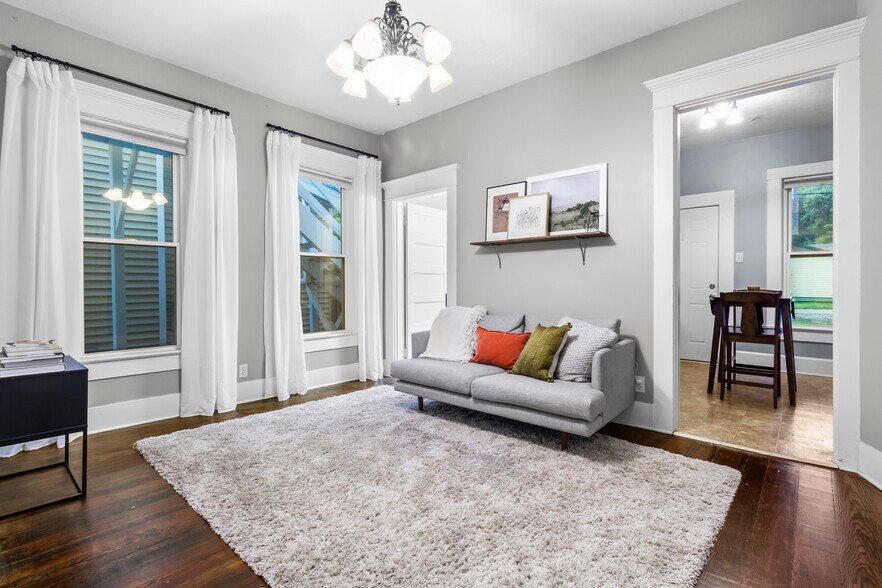 Building Photo - 1112 Clinton St