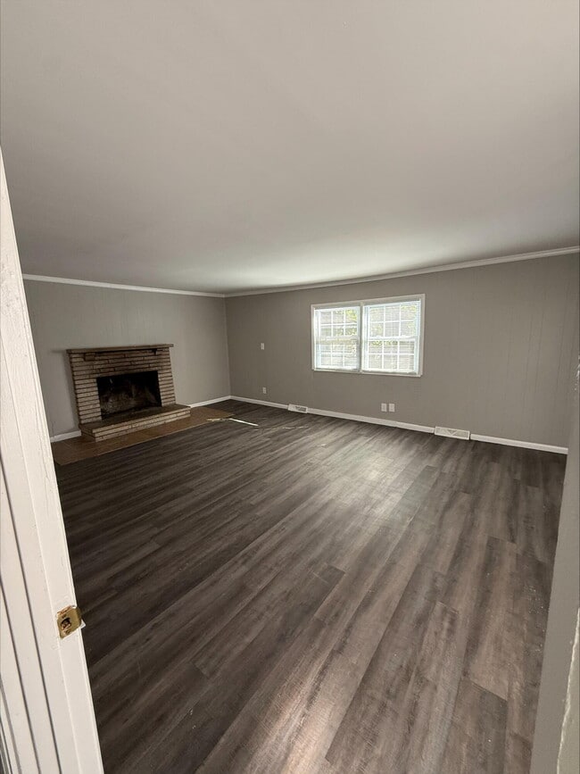 Building Photo - 826 Carneal Rd