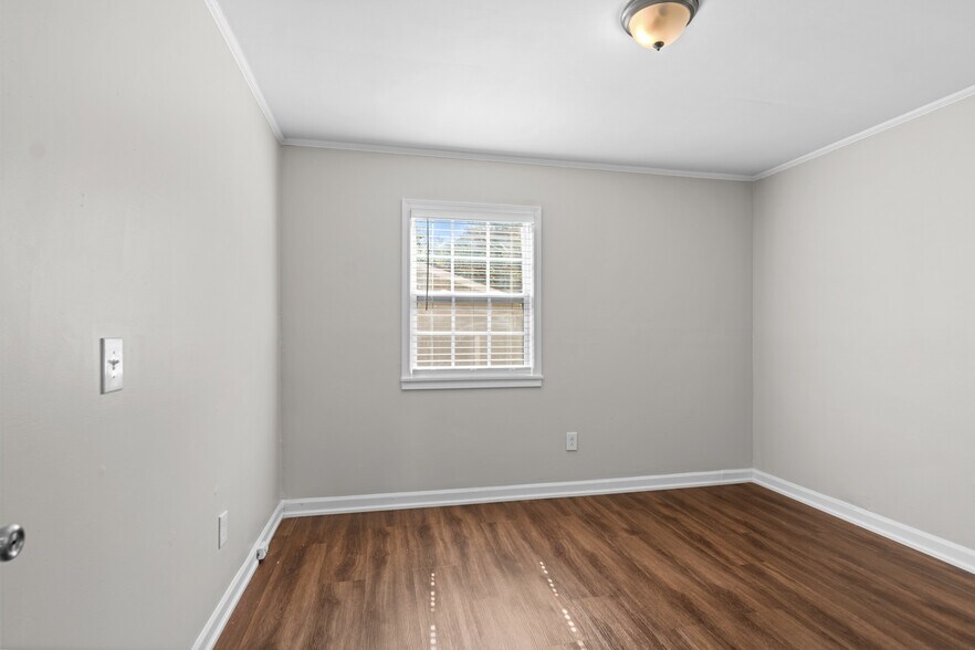 Primary Bedroom - 1380 Plaza Ave SW
