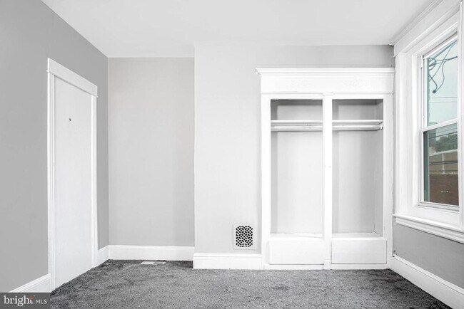 Building Photo - 2348 Moore St