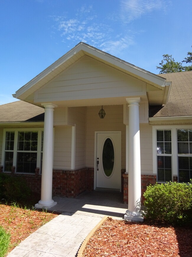 Building Photo - Spacious Home In South Pointe
