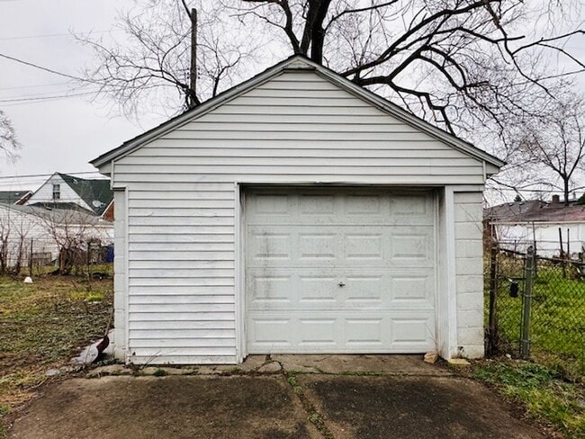 Building Photo - 3 Bedroom 1 Bath For Lease -Section 8 Ready Call 313-429-3244
