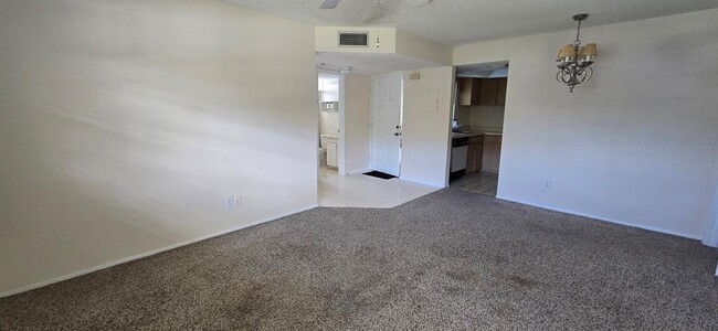 Building Photo - 580 Fairways Ln