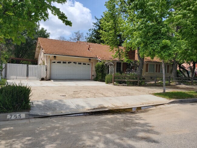 Building Photo - 755 Languid Ln