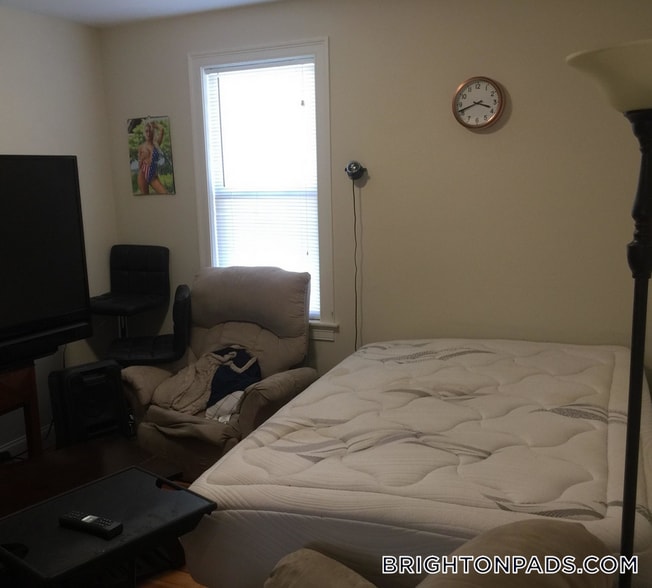 Building Photo - 36 Colborne Rd