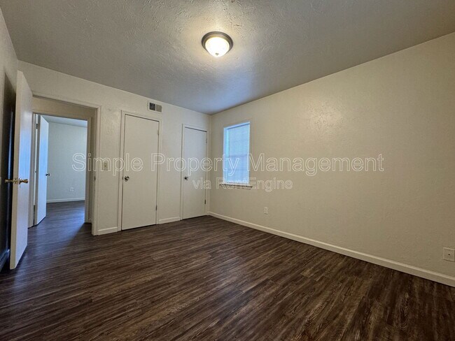 Building Photo - 1400 Brookdale Dr