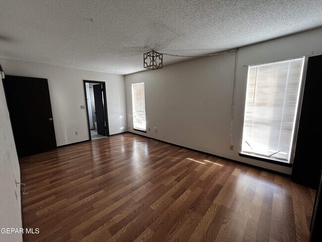 Building Photo - 1500 Monte Sanders Ln