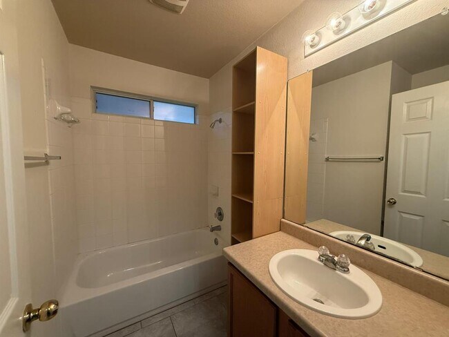Building Photo - 2721 Breezy Point Cove