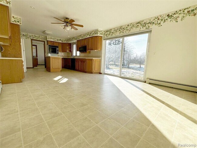 Building Photo - 6615 Fairwood Dr