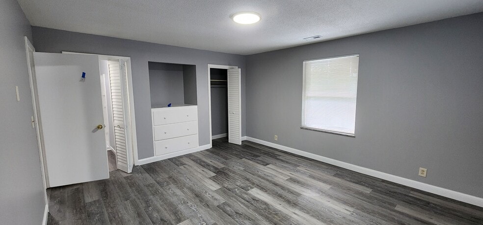 Building Photo - 3401 Hazelwood Ln
