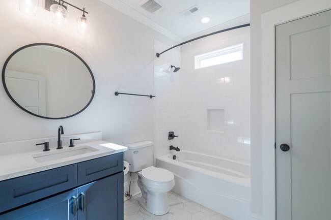 Building Photo - 1005 State St