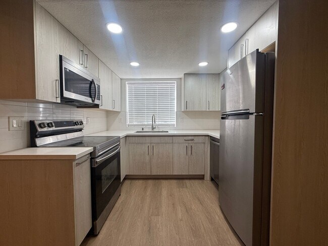 Building Photo - Recently remodeled 2-bed, 2-bath unit for rent in North Las Vegas!