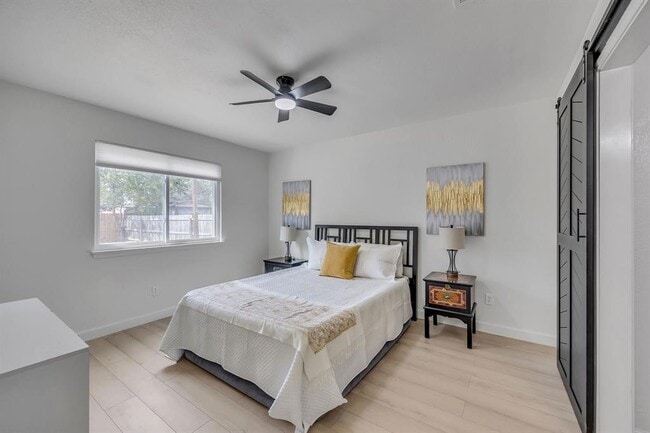 Building Photo - 2104 Andover Dr