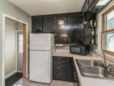 Building Photo - 617 Barr Dr