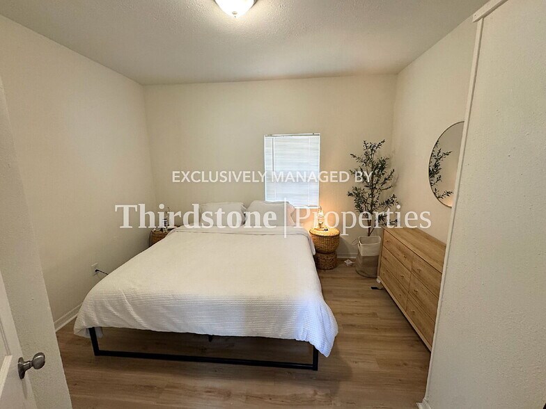 Building Photo - 672 Chestnut St