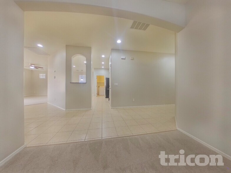 Building Photo - 17328 W Morning Glory St