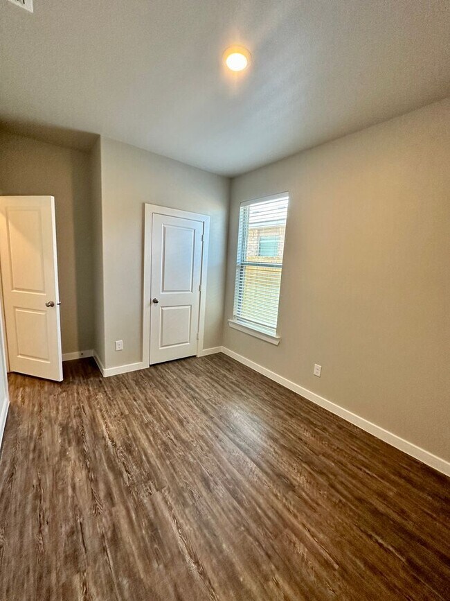 Building Photo - Available July 9th in Highly Desired Harve...
