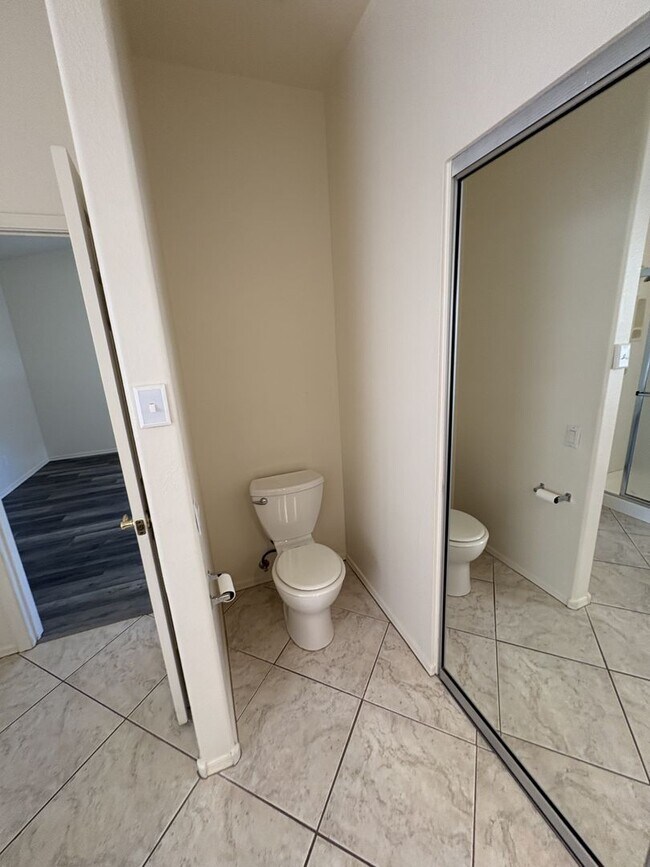 Building Photo - Great eastside location pet friendly