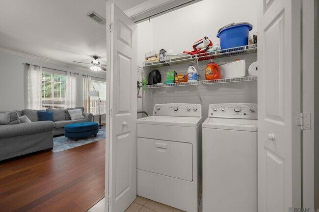 Building Photo - 710 E Boyd Dr