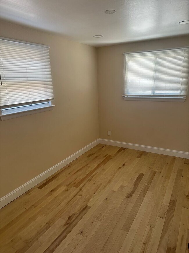 Building Photo - 4407 Rosemont Ave