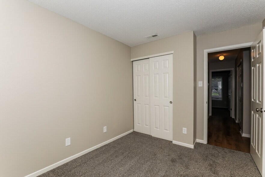 Building Photo - 687 Hickory Pine Dr