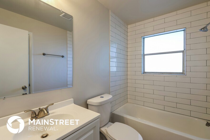 Building Photo - 2118 Trillo Rd SE