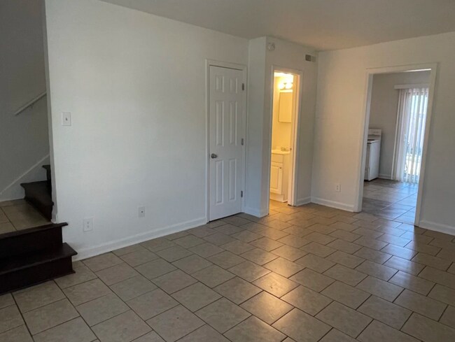 Building Photo - Spacious, affordable two bedroom townhouse in a great location in Charlotte!