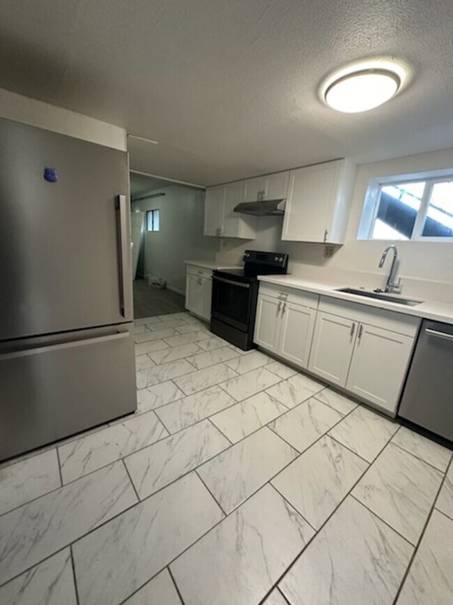 Building Photo - 4064-4466 S Broadway