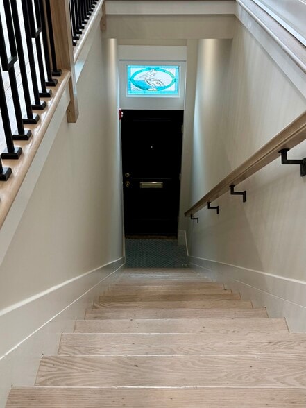 Building Photo - 906 Main St