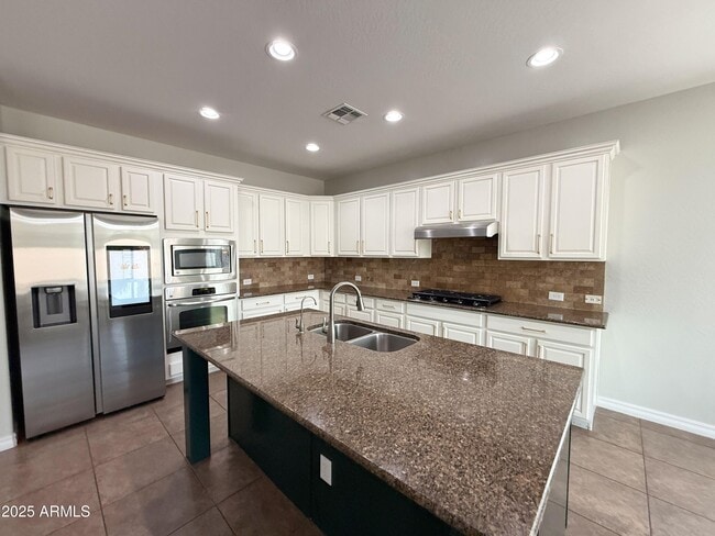 Building Photo - 2472 E Mead Dr