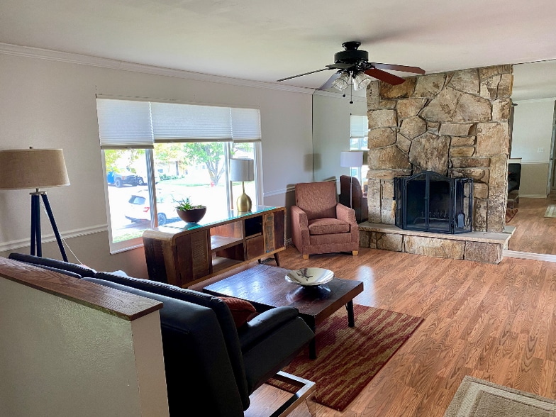 Building Photo - 11540 Sandy Creek Dr