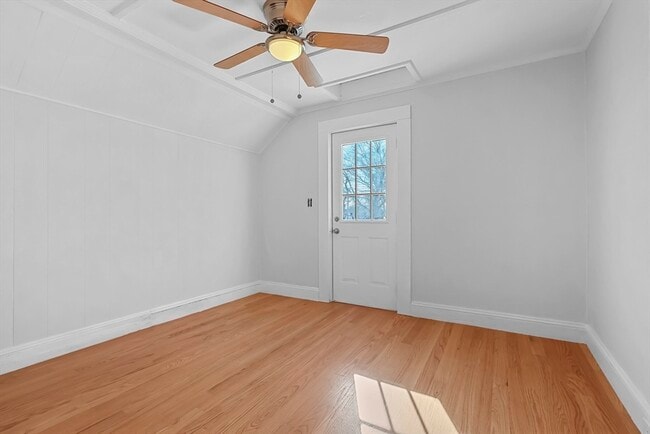 Building Photo - 119 Bank St