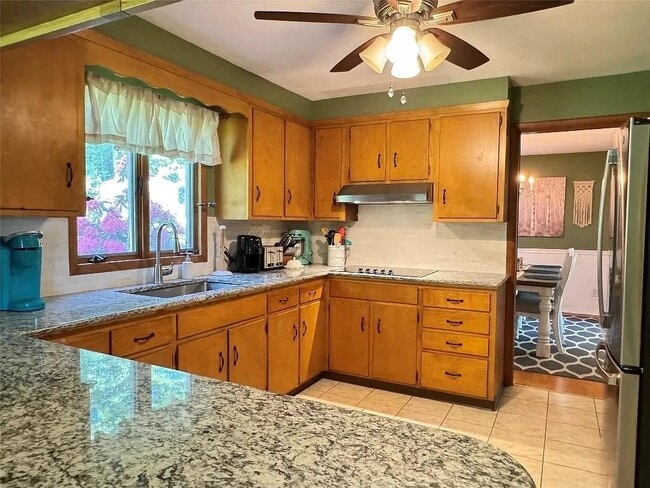 Building Photo - 7 Exeter Dr