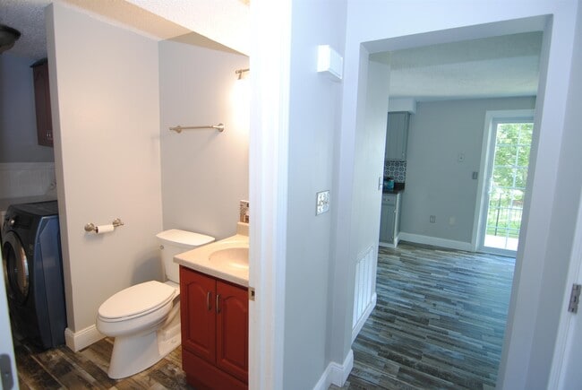 Building Photo - 19 Colonial Dr