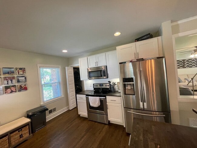 Building Photo - Updated 3 Bedroom Home