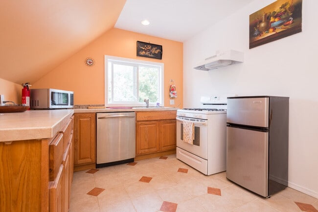 Building Photo - 900 21st Ave