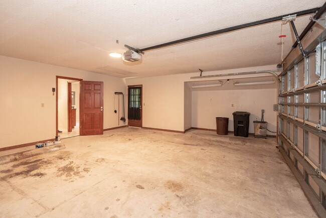 Building Photo - 20 Crooked Tree Trail