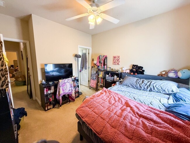 Building Photo - Chase Hollow #41