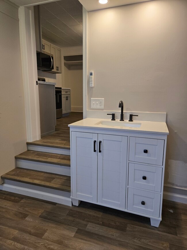 Building Photo - 2 twin brook rd